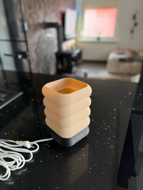 Korbstruktur Tischlampe – Nachhaltiges 3D-gedrucktes Ambient Light | Warmweißes Glow-Design